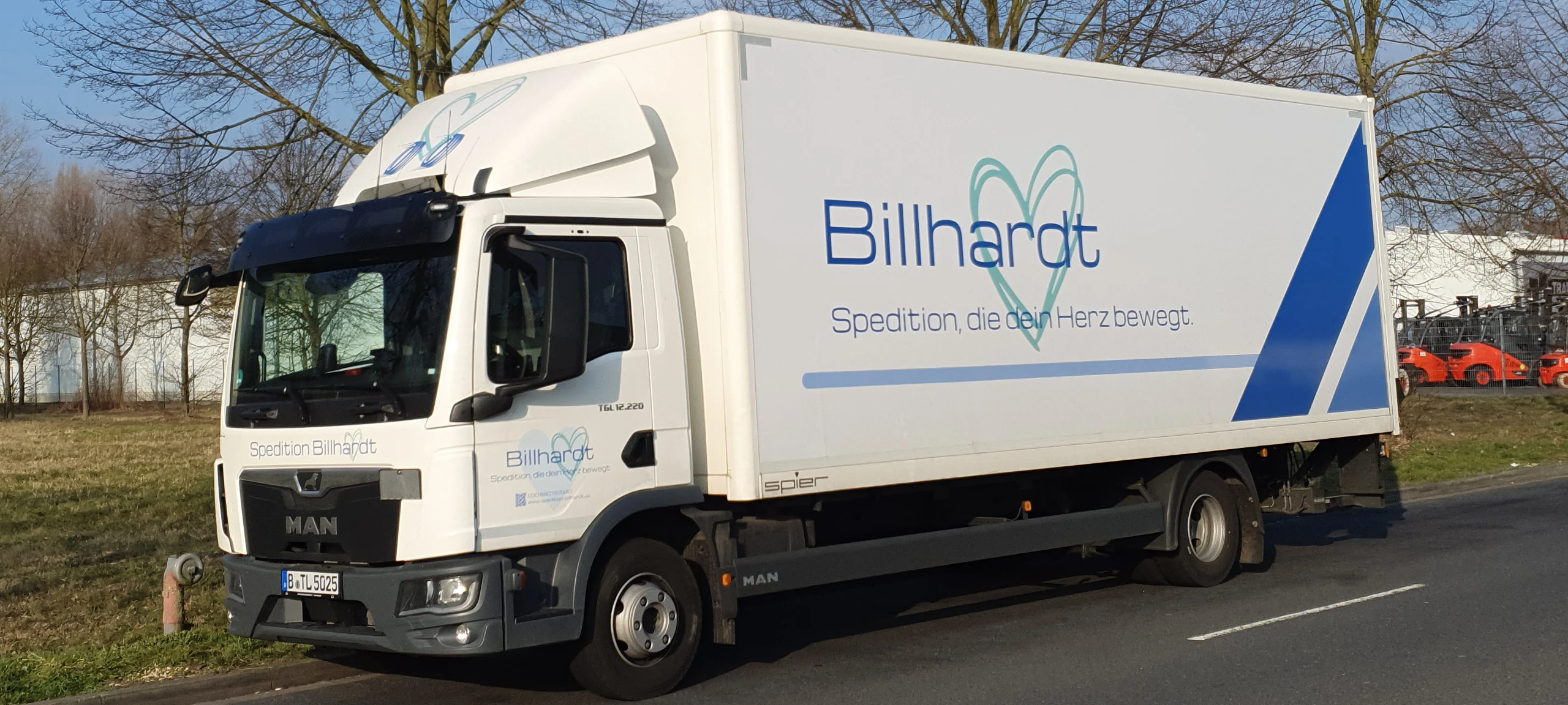 Unser neuer LKW auf der Straße - quer